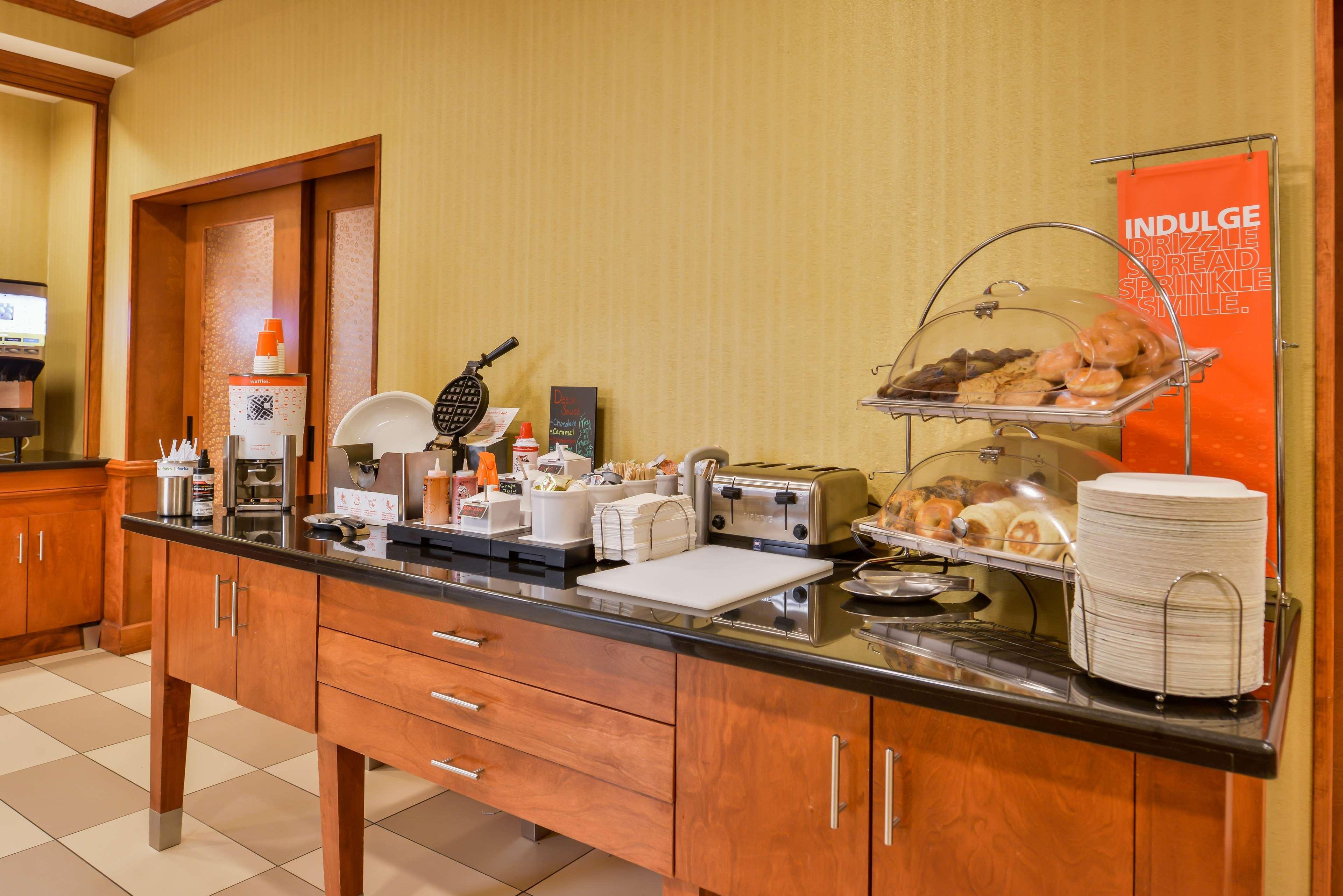 Hampton Inn Emporia Ngoại thất bức ảnh